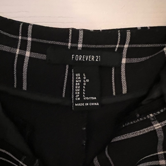 Forever 21 Black/White Large Checkered Shorts - Picture 7 of 8